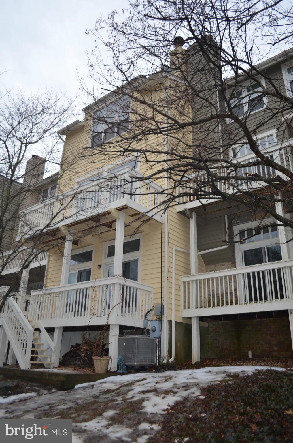 11103 Watermans Drive Reston, VA 20191 - Photo 4 of 27 Exterior (Rear)