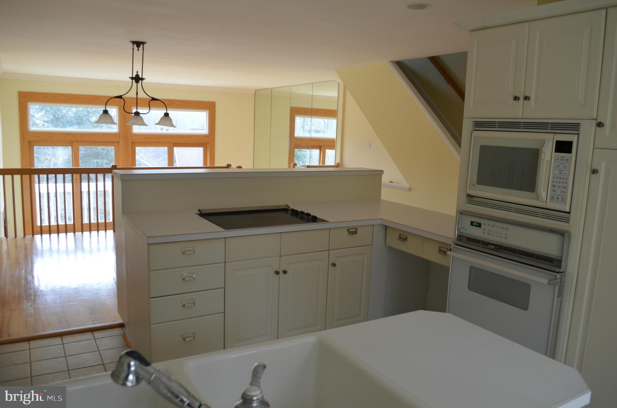 11103 Watermans Drive Reston, VA 20191 - Photo 7 of 27 Kitchen