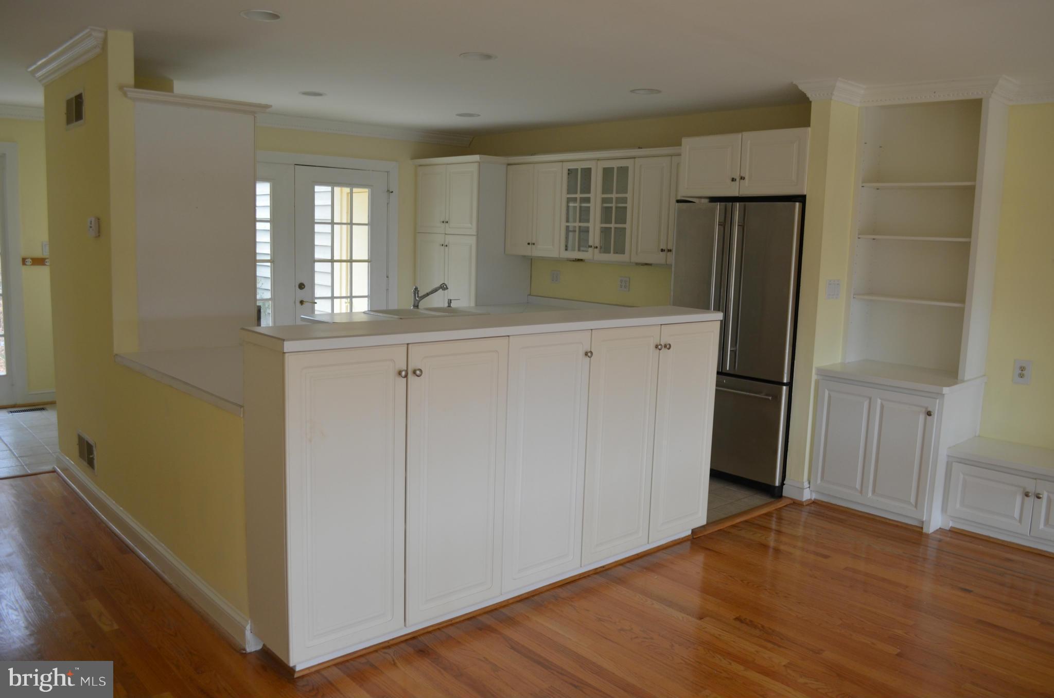11103 Watermans Drive Reston, VA 20191 - Photo 8 of 27 Kitchen