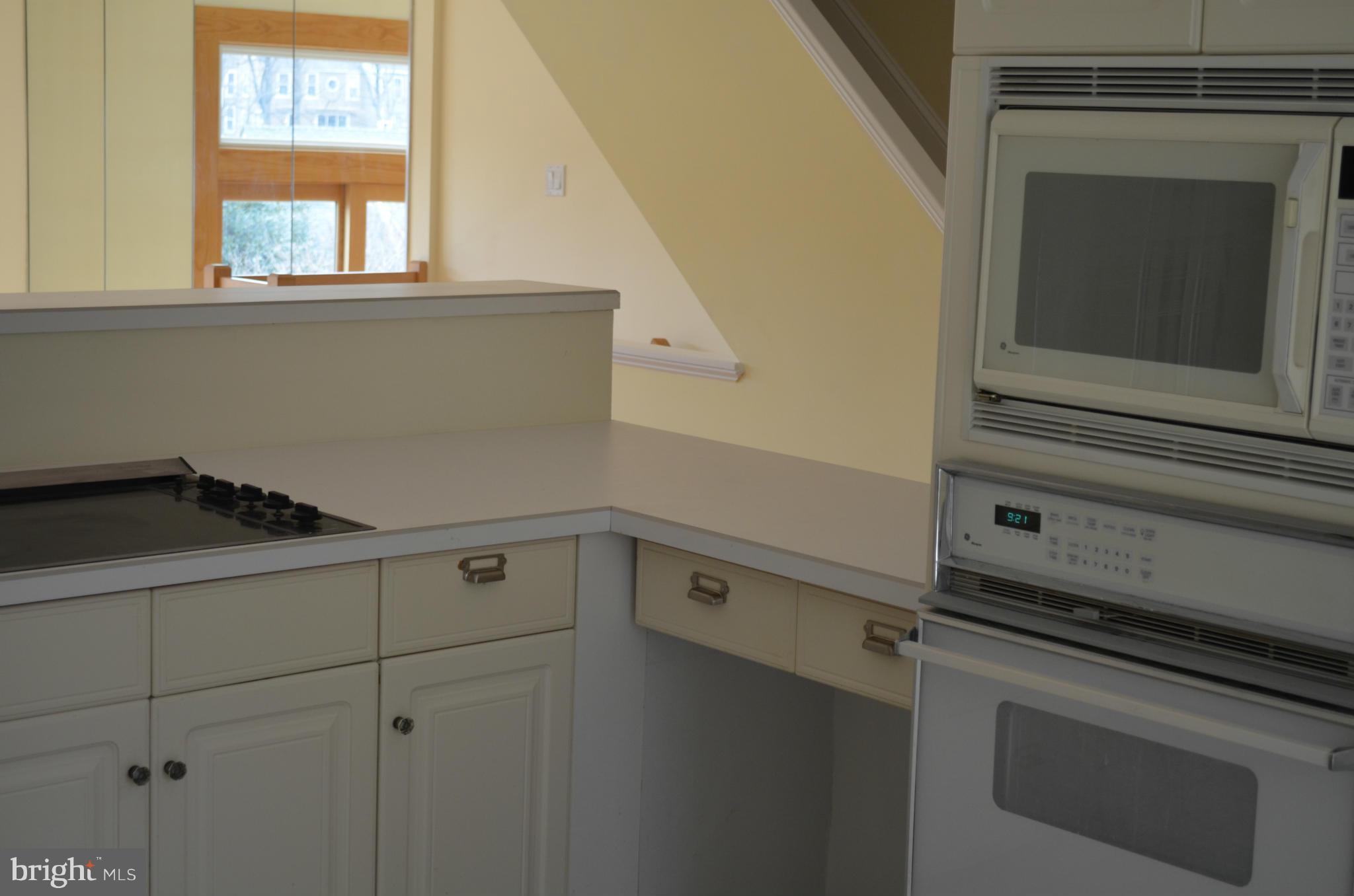 11103 Watermans Drive Reston, VA 20191 - Photo 9 of 27 Kitchen