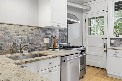 $325,000 | 1512 West Jonquil Terrace, Unit 3E, Chicago, IL 60626