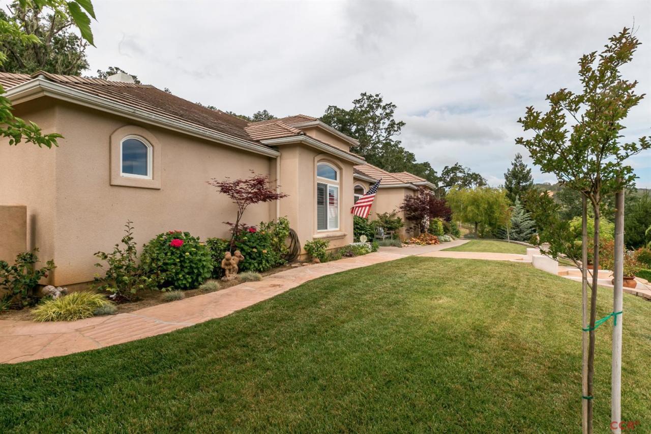 6300 San Gabriel Road Atascadero, CA 93422 - Photo 3 of 25 a house view with a garden space
