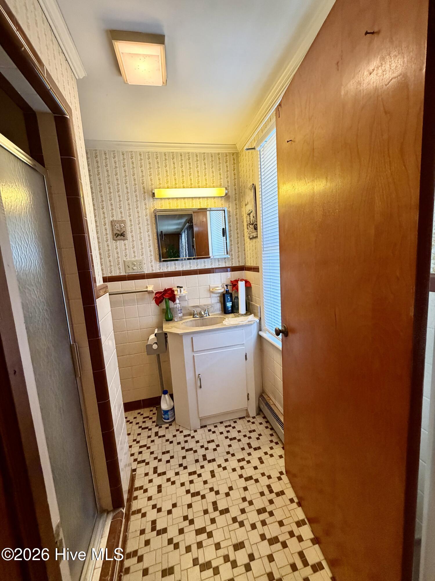 1143 Double Bridge Road Elizabeth City, NC 27909 - Photo 15 of 29 1st floor full bathroom