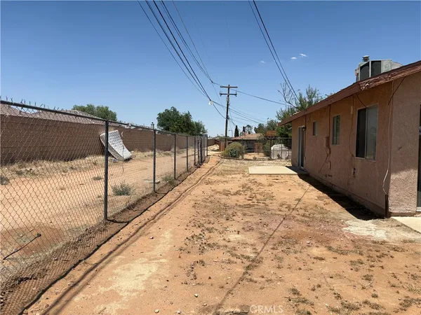 $1,995 | 13508 Mohawk Road, Apple Valley, CA 92308