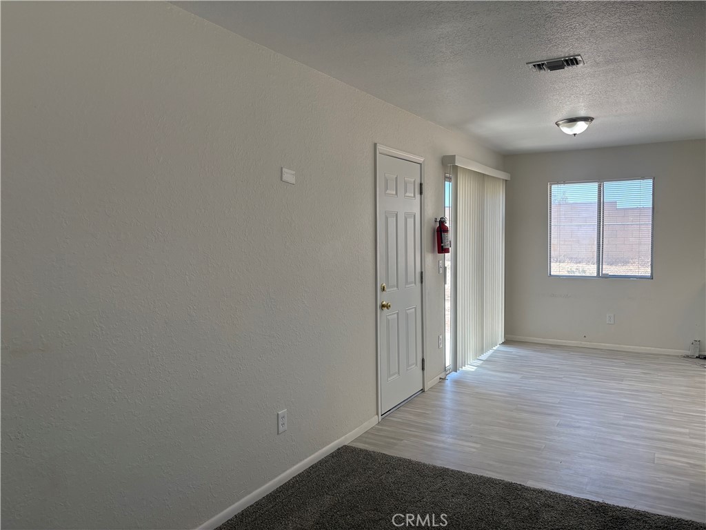 13508 Mohawk Road Apple Valley, CA 92308 - Photo 3 of 11