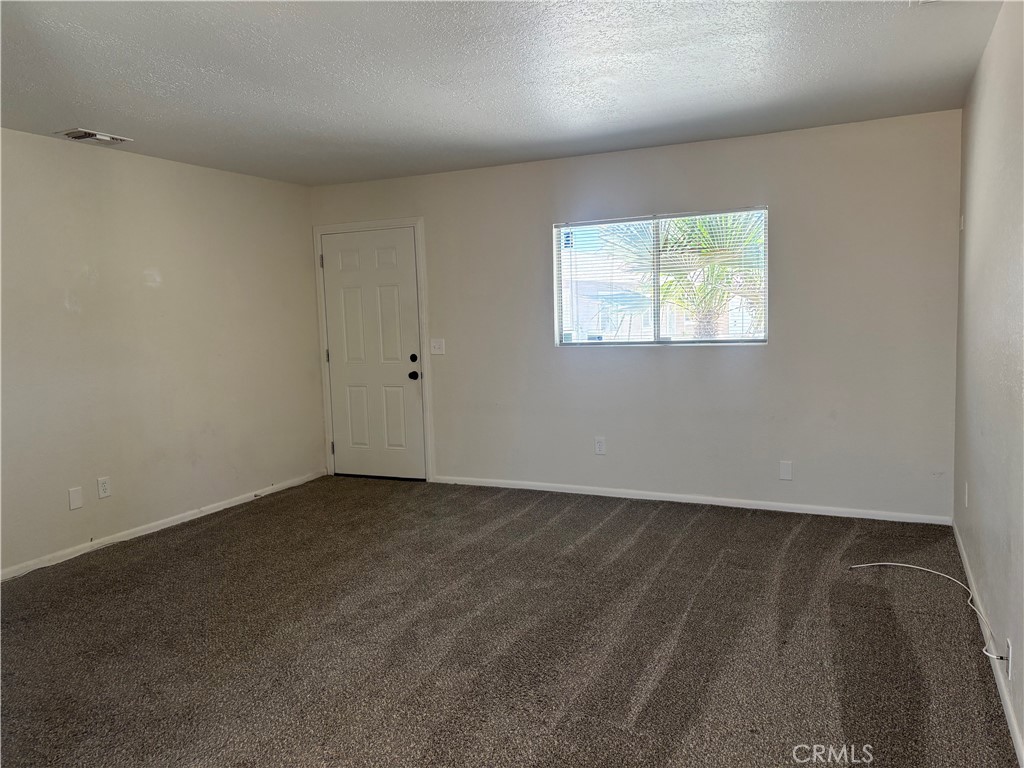 13508 Mohawk Road Apple Valley, CA 92308 - Photo 4 of 11