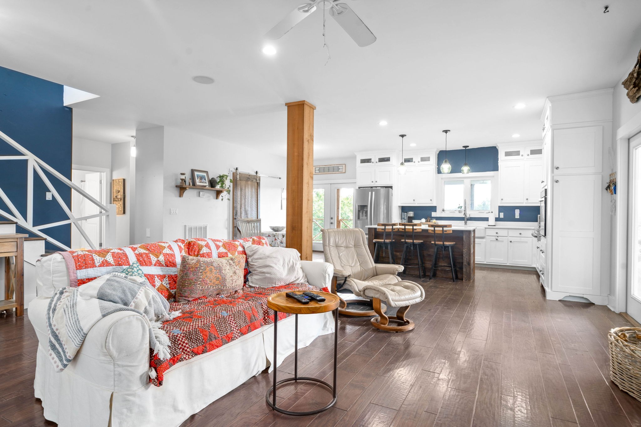 554 Hayes Ridge Road Indian Mound, TN 37079 - Photo 6 of 40 a living room with furniture and kitchen view