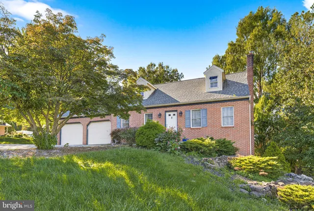 $378,000 | 710 Dustin Drive, Lancaster, PA 17601