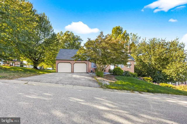 $378,000 | 710 Dustin Drive, Lancaster, PA 17601