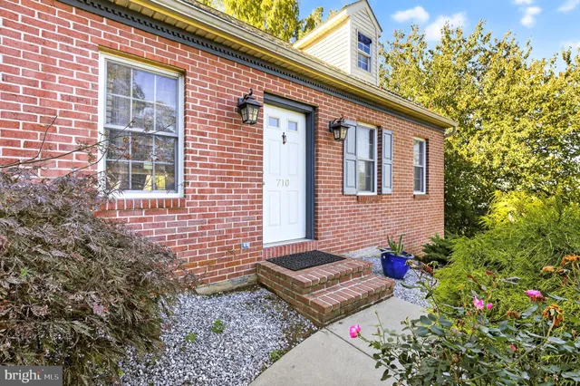 $378,000 | 710 Dustin Drive, Lancaster, PA 17601