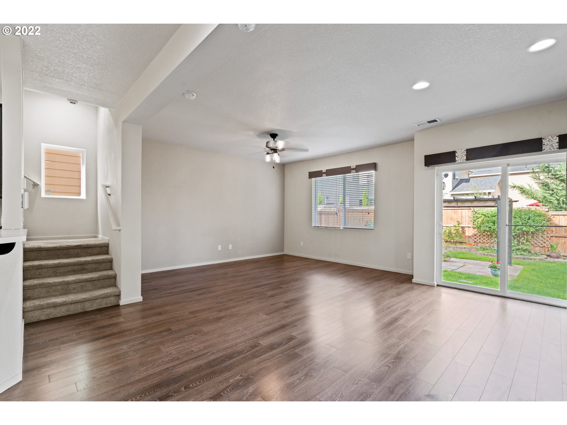 51571 Southwest S Fork Loop Scappoose, OR 97056 - Photo 5 of 32 Living Room/Dining Room