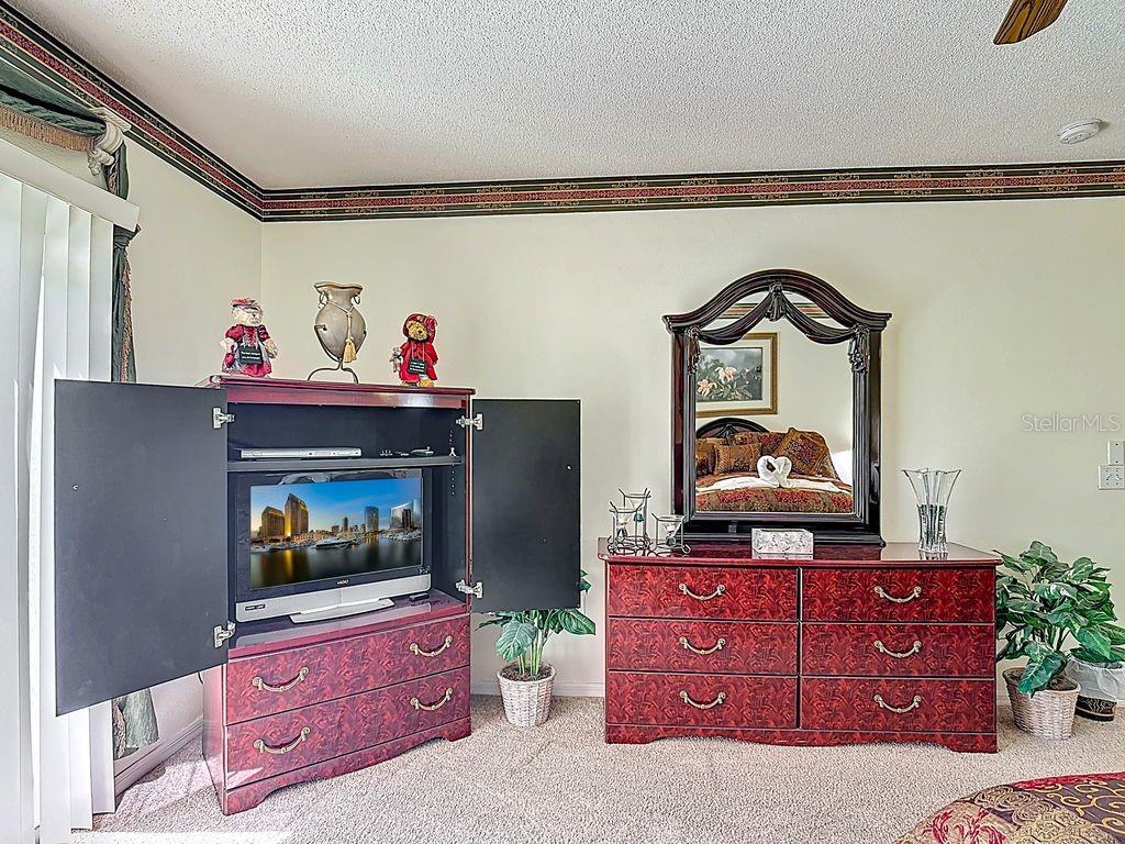 955 Lake Berkley Drive Kissimmee, FL 34746 - Photo 20 of 57 a living room with furniture and flat screen tv
