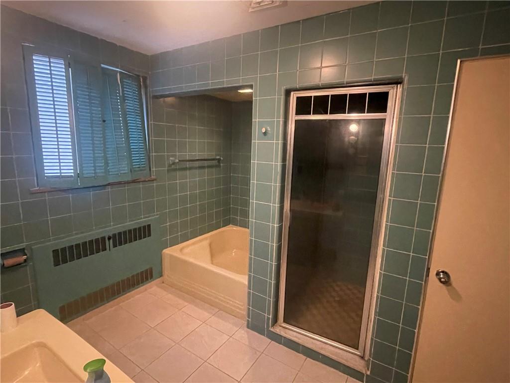 701 Thompson Avenue Donora, PA 15033 - Photo 18 of 36 a bathroom with a toilet and shower