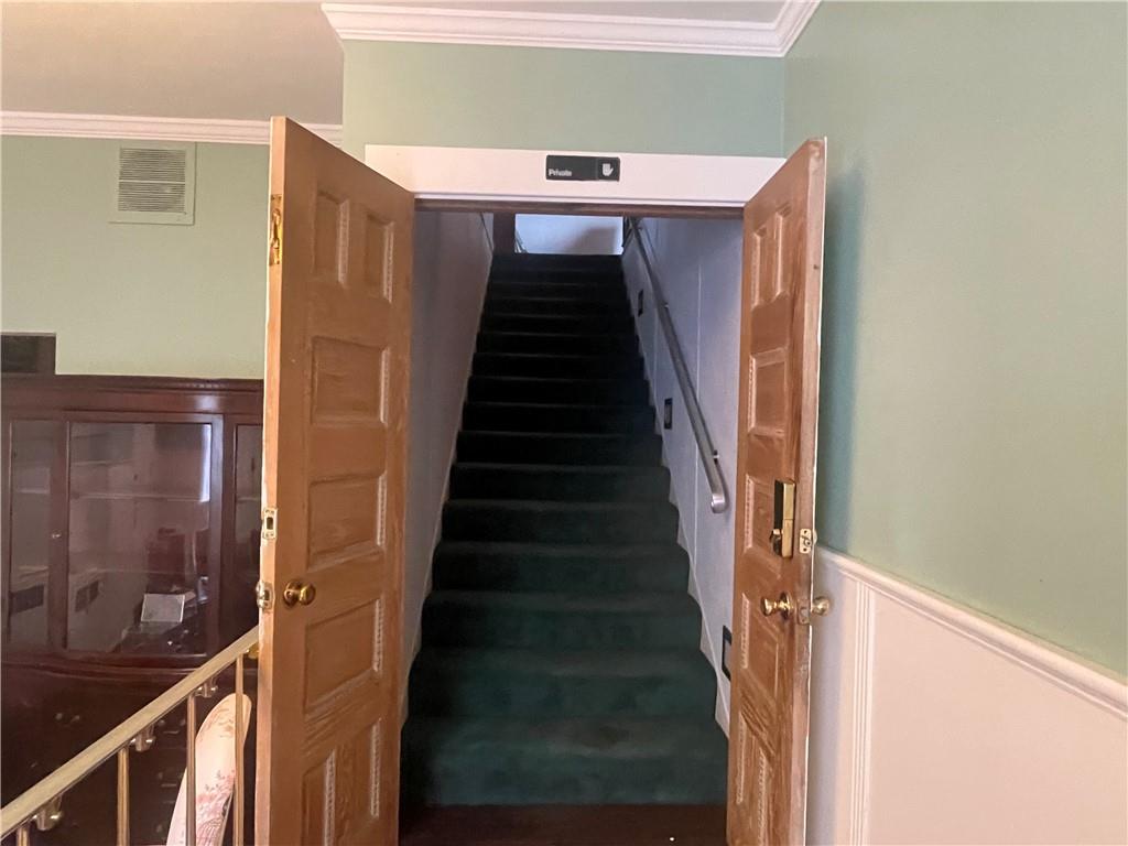 701 Thompson Avenue Donora, PA 15033 - Photo 10 of 36 a view of entryway