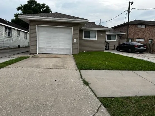 $1,800 | 330 West Genie Street, Unit B, Chalmette, LA 70043