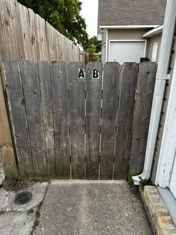 $1,800 | 330 West Genie Street, Unit B, Chalmette, LA 70043