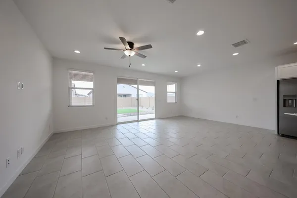 $2,700 | 7814 West Hide Trail, Peoria, AZ 85383