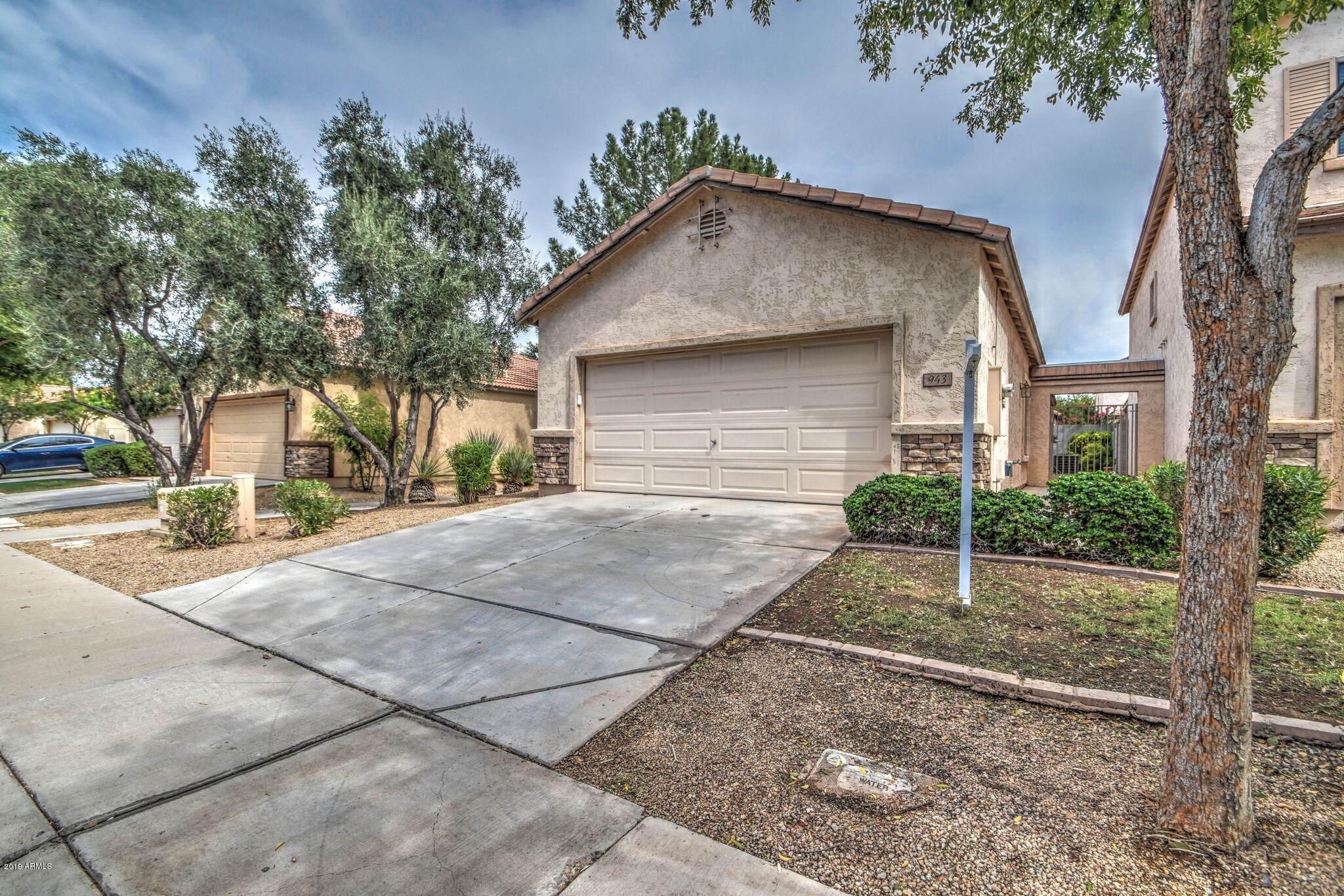 943 South Banning Street Gilbert, AZ 85296 - Photo 1 of 31 front 1