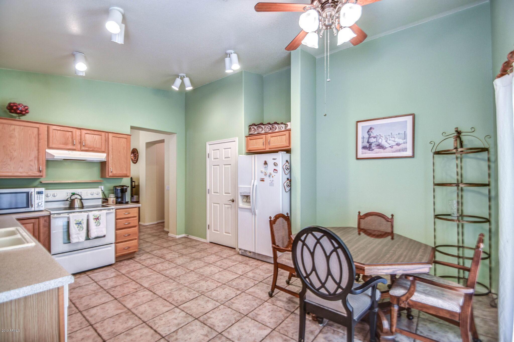 943 South Banning Street Gilbert, AZ 85296 - Photo 11 of 31 kitchen 8