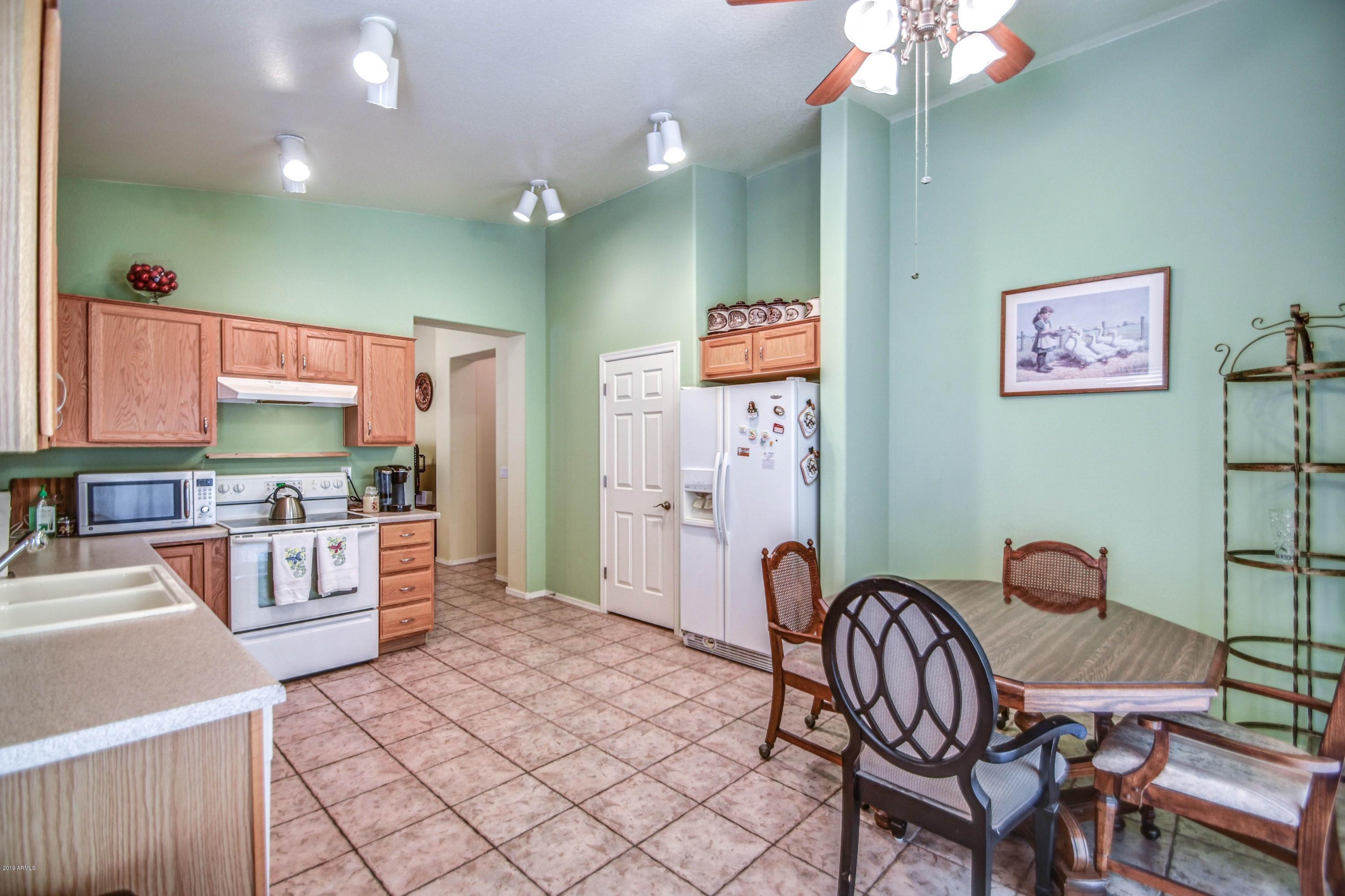 943 South Banning Street Gilbert, AZ 85296 - Photo 12 of 31 kitchen 9