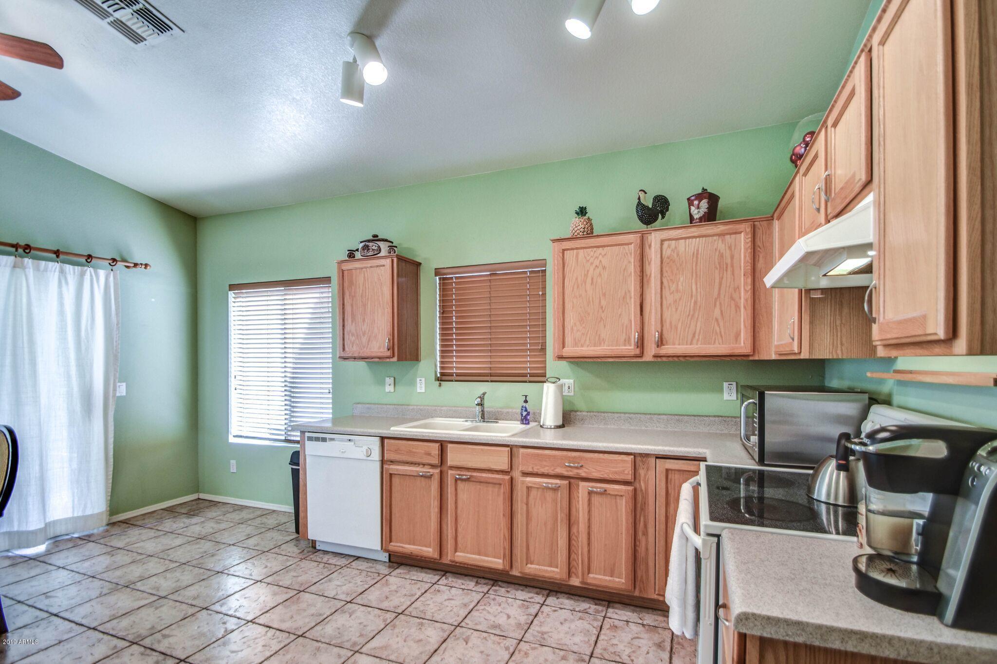 943 South Banning Street Gilbert, AZ 85296 - Photo 6 of 31 kitchen 2