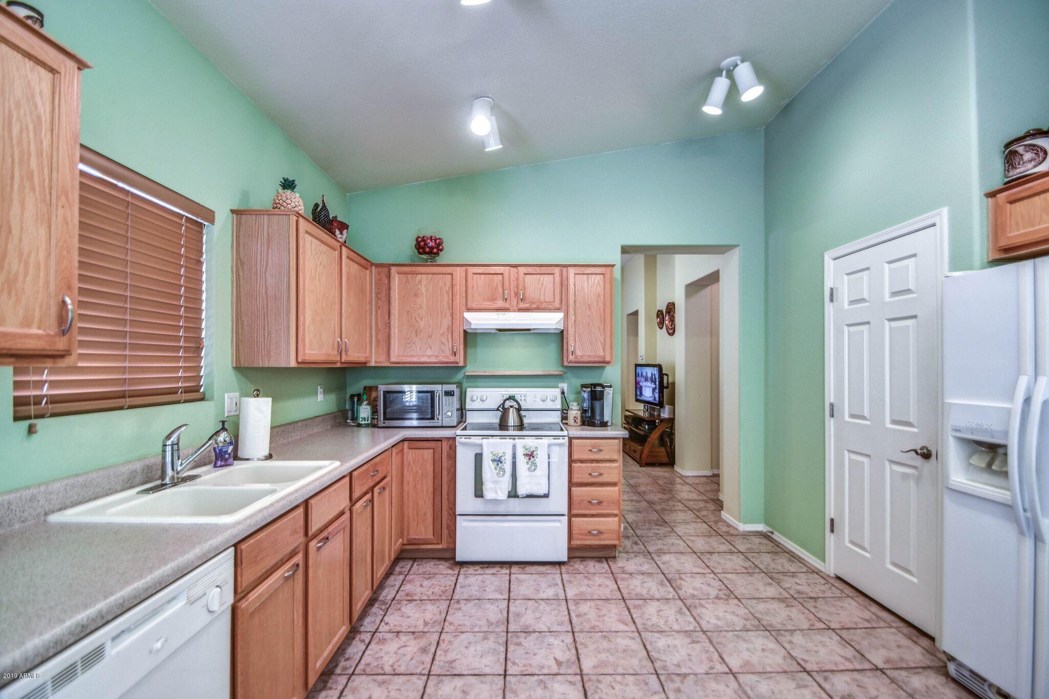 943 South Banning Street Gilbert, AZ 85296 - Photo 8 of 31 kitchen 4