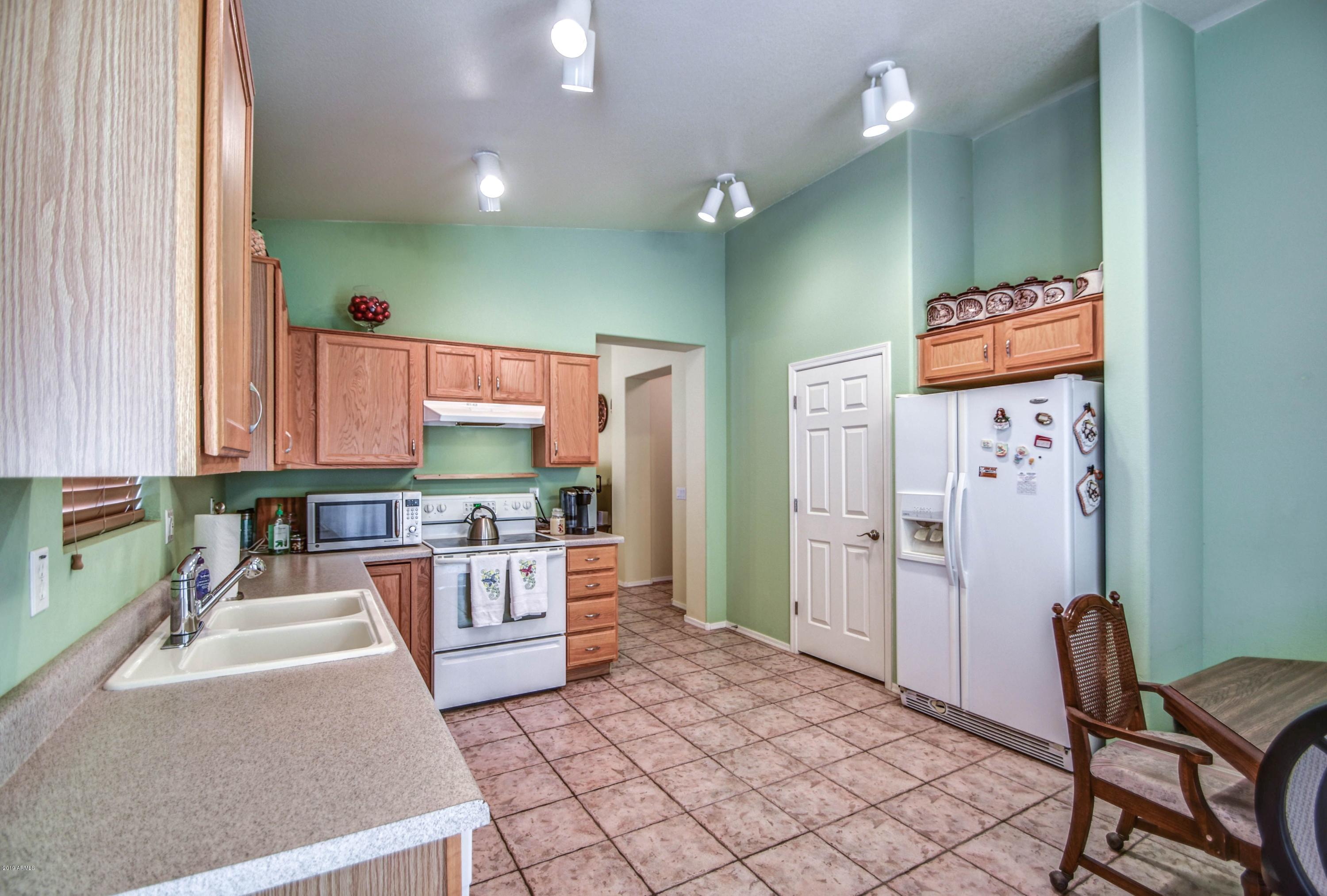 943 South Banning Street Gilbert, AZ 85296 - Photo 9 of 31 kitchen 5