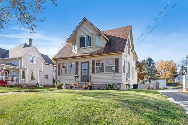 $280,000 | 317 South Main Street, Hartford, WI 53027