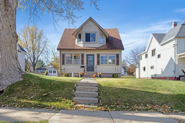 $280,000 | 317 South Main Street, Hartford, WI 53027