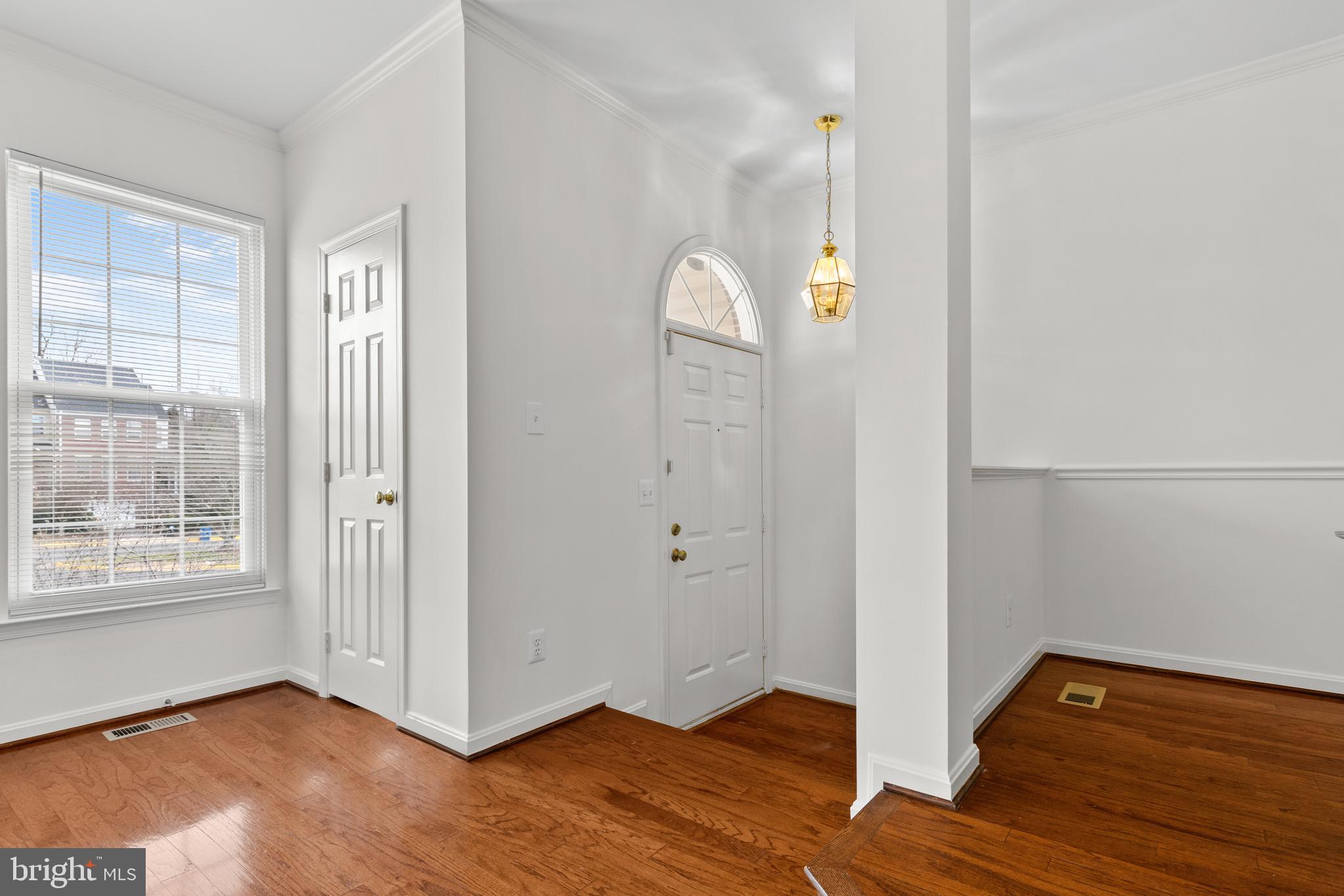 2916 Mainstone Drive Fairfax, VA 22031 - Photo 4 of 42 Main Door