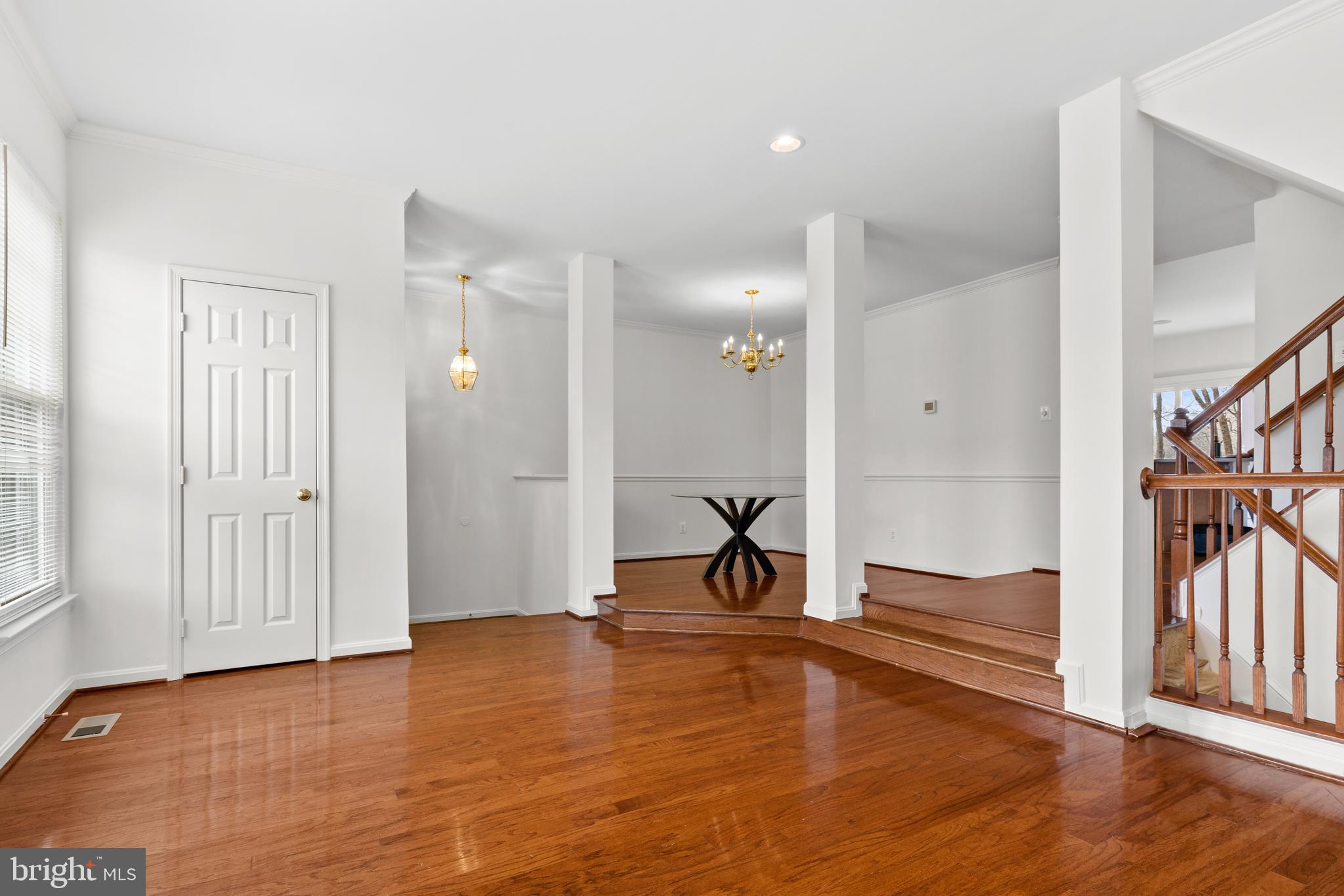 2916 Mainstone Drive Fairfax, VA 22031 - Photo 6 of 42 Living Area