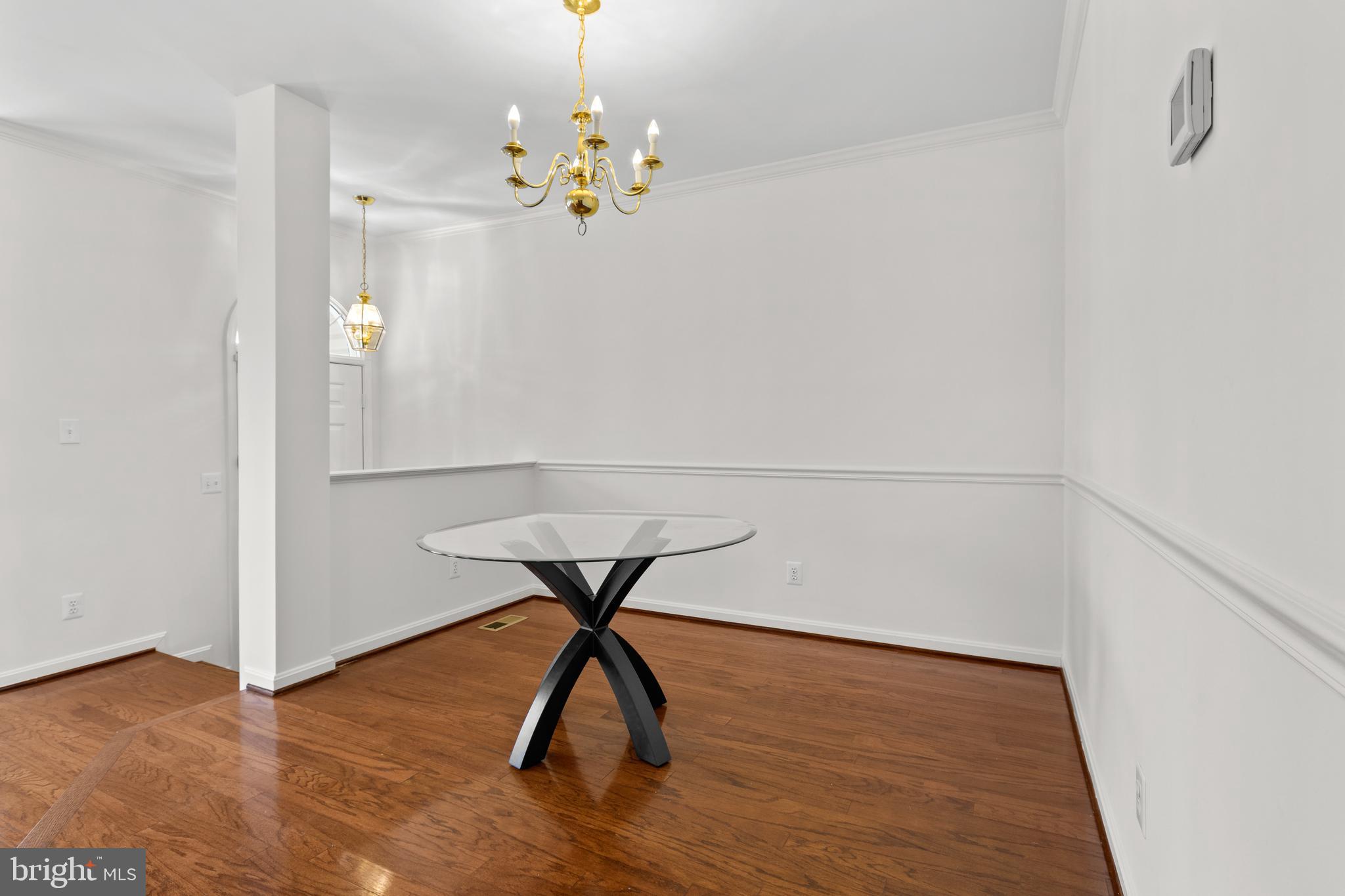 2916 Mainstone Drive Fairfax, VA 22031 - Photo 7 of 42 Living Area