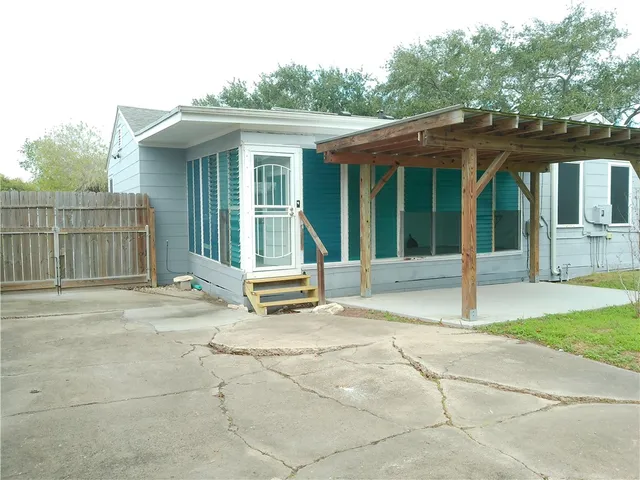 $1,500 | 1017 Sorrell Street, Corpus Christi, TX 78404