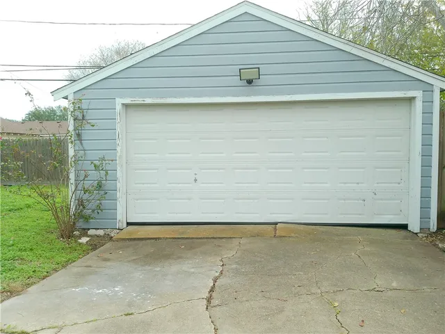$1,500 | 1017 Sorrell Street, Corpus Christi, TX 78404
