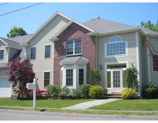 11 Ida Road Marblehead, MA 01945 - Photo 1 of 5 a front view of a house with a yard