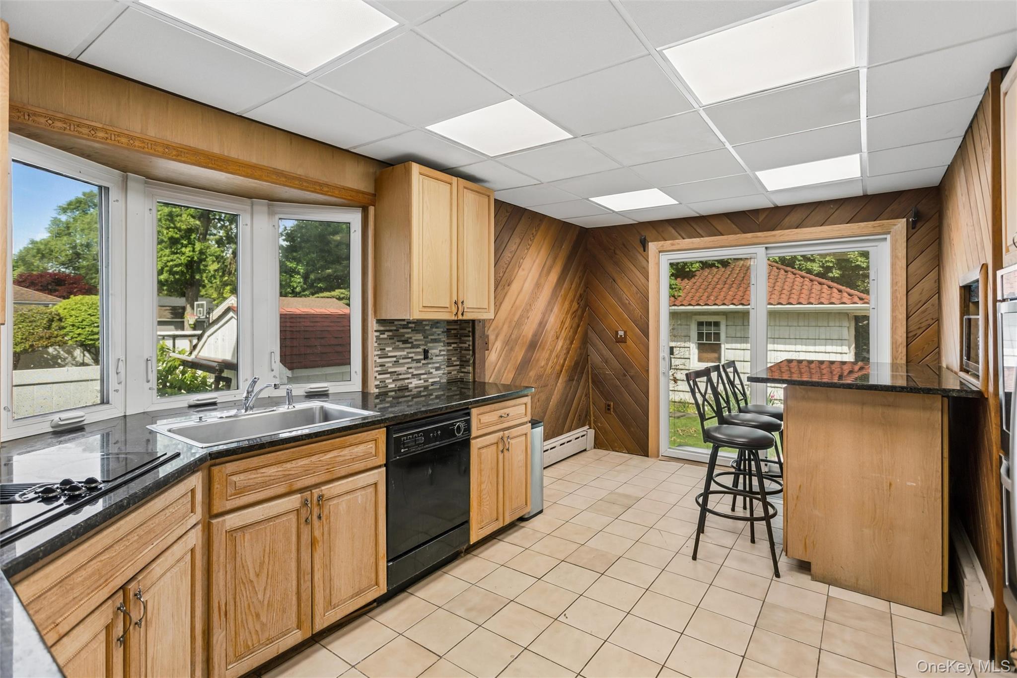 50 Roxbury Road Rockville Centre, NY 11570 - Photo 17 of 45
