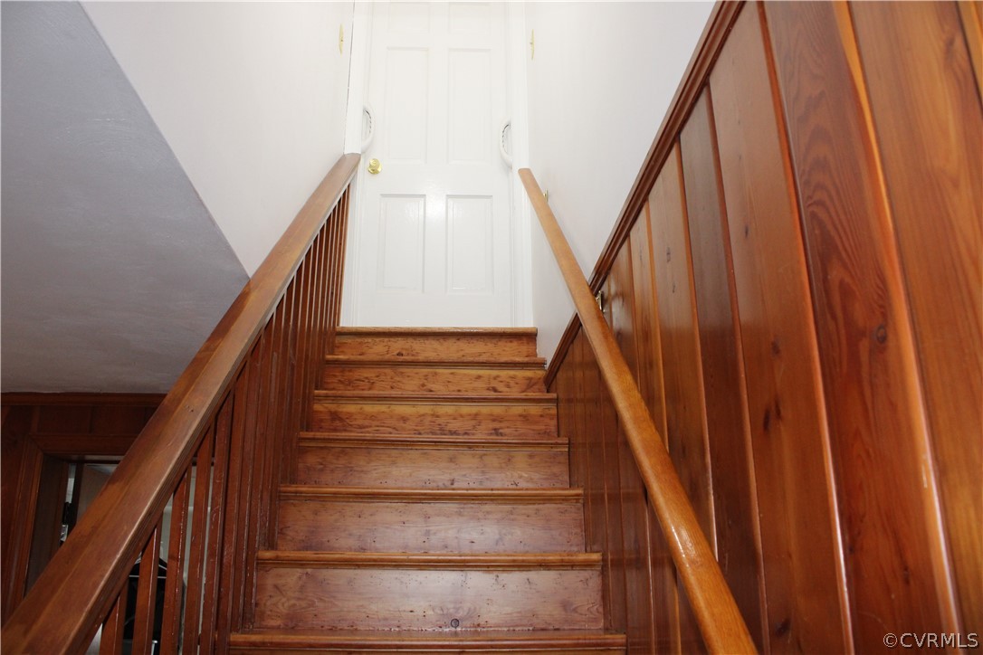 3719 Falstone Road Richmond, VA 23234 - Photo 20 of 31 Stairs to basement