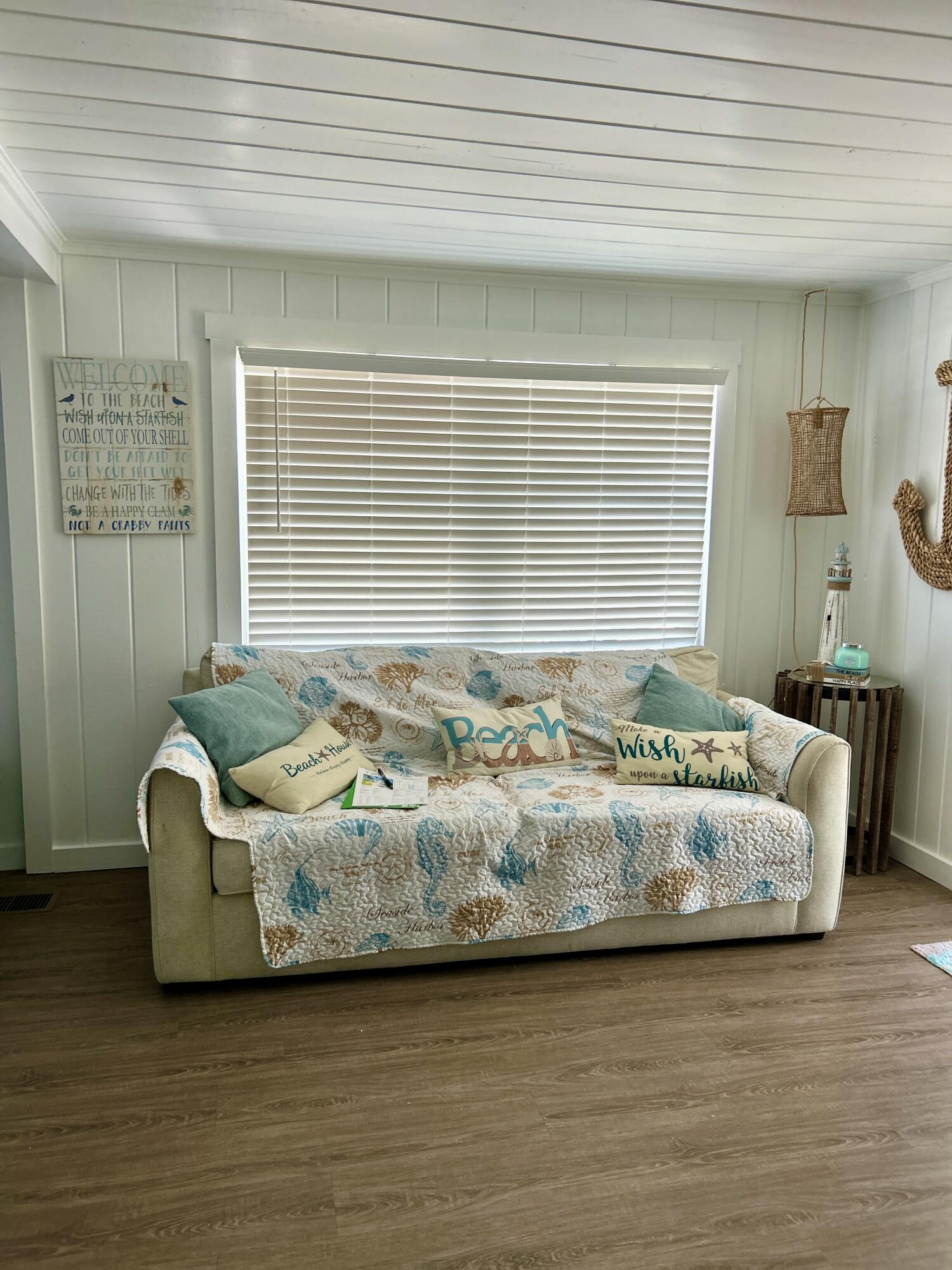 124 South Bay Harbor Drive Key Largo, FL 33037 - Photo 15 of 43 a spacious bedroom with a bed and a window