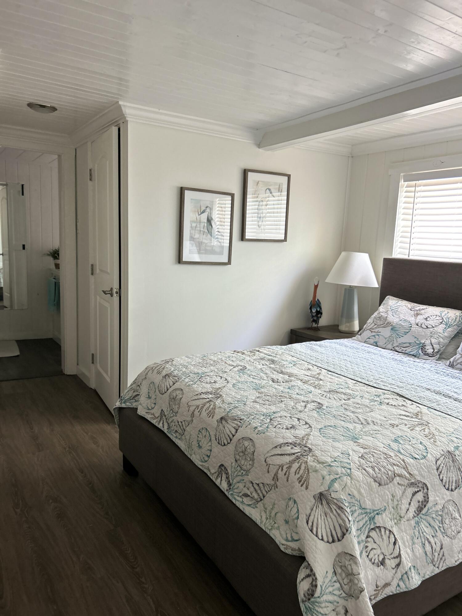 124 South Bay Harbor Drive Key Largo, FL 33037 - Photo 20 of 43 a bedroom with a bed and a window