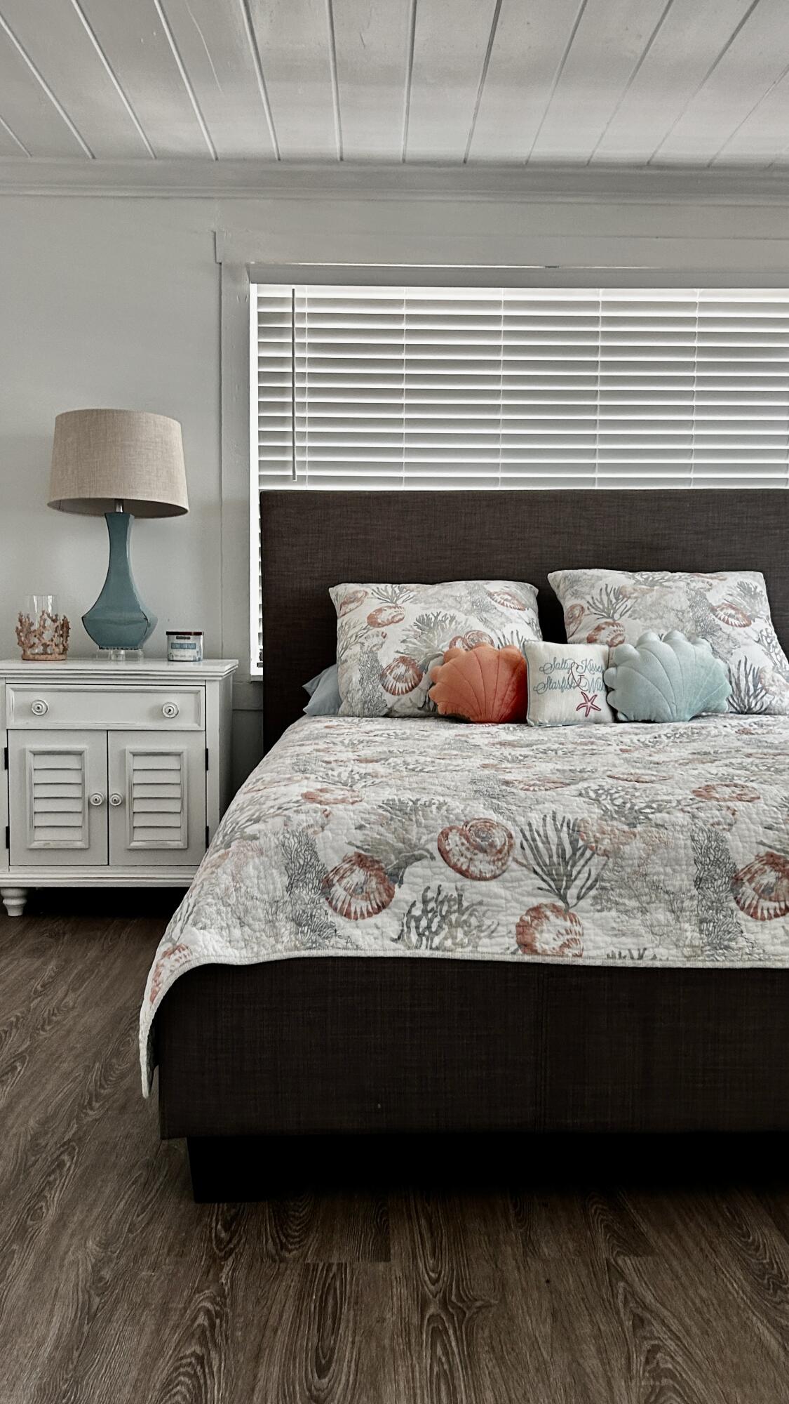 124 South Bay Harbor Drive Key Largo, FL 33037 - Photo 21 of 43 a bedroom with a large bed and a window