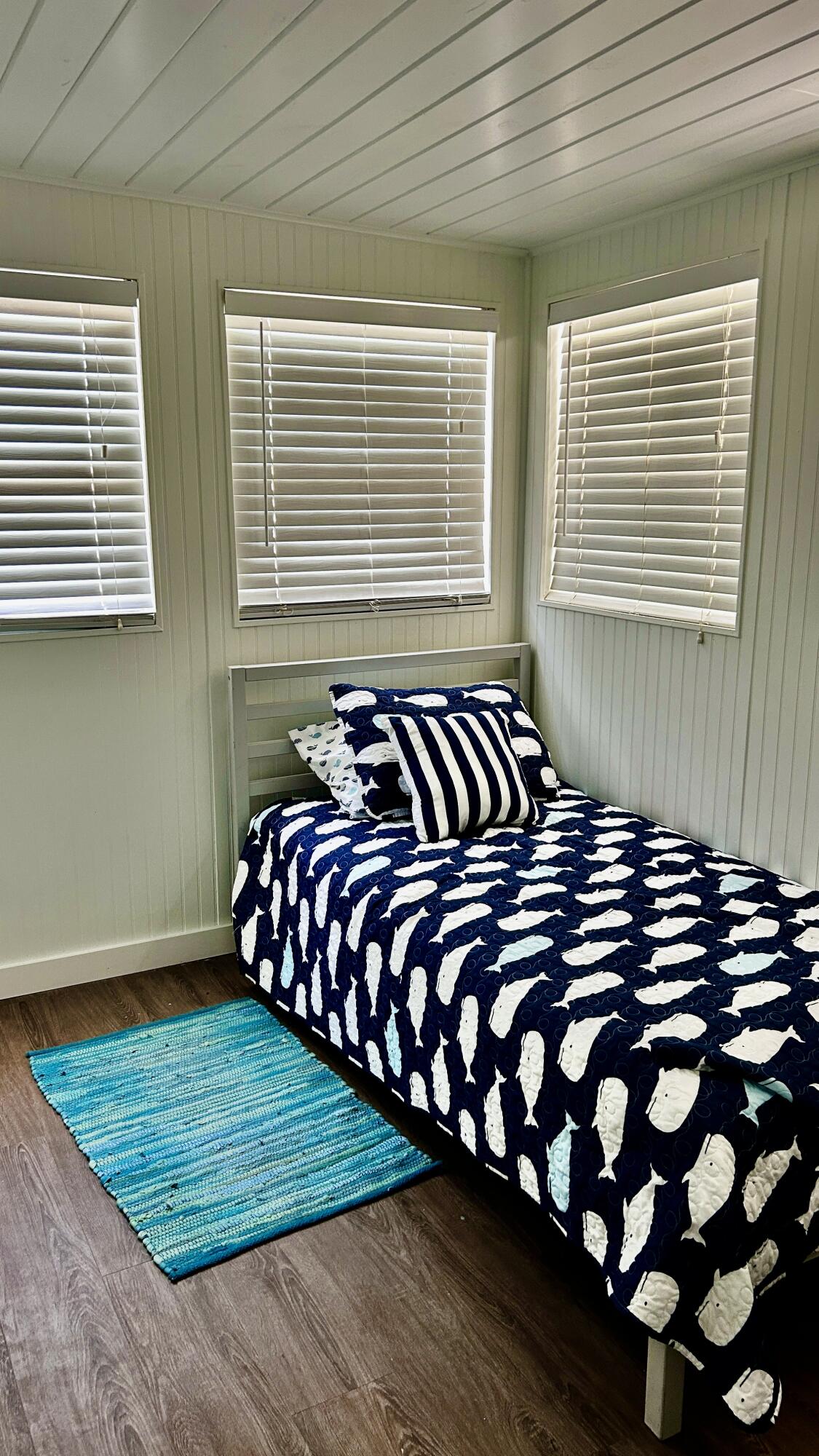 124 South Bay Harbor Drive Key Largo, FL 33037 - Photo 22 of 43 a bedroom with a bed and a window