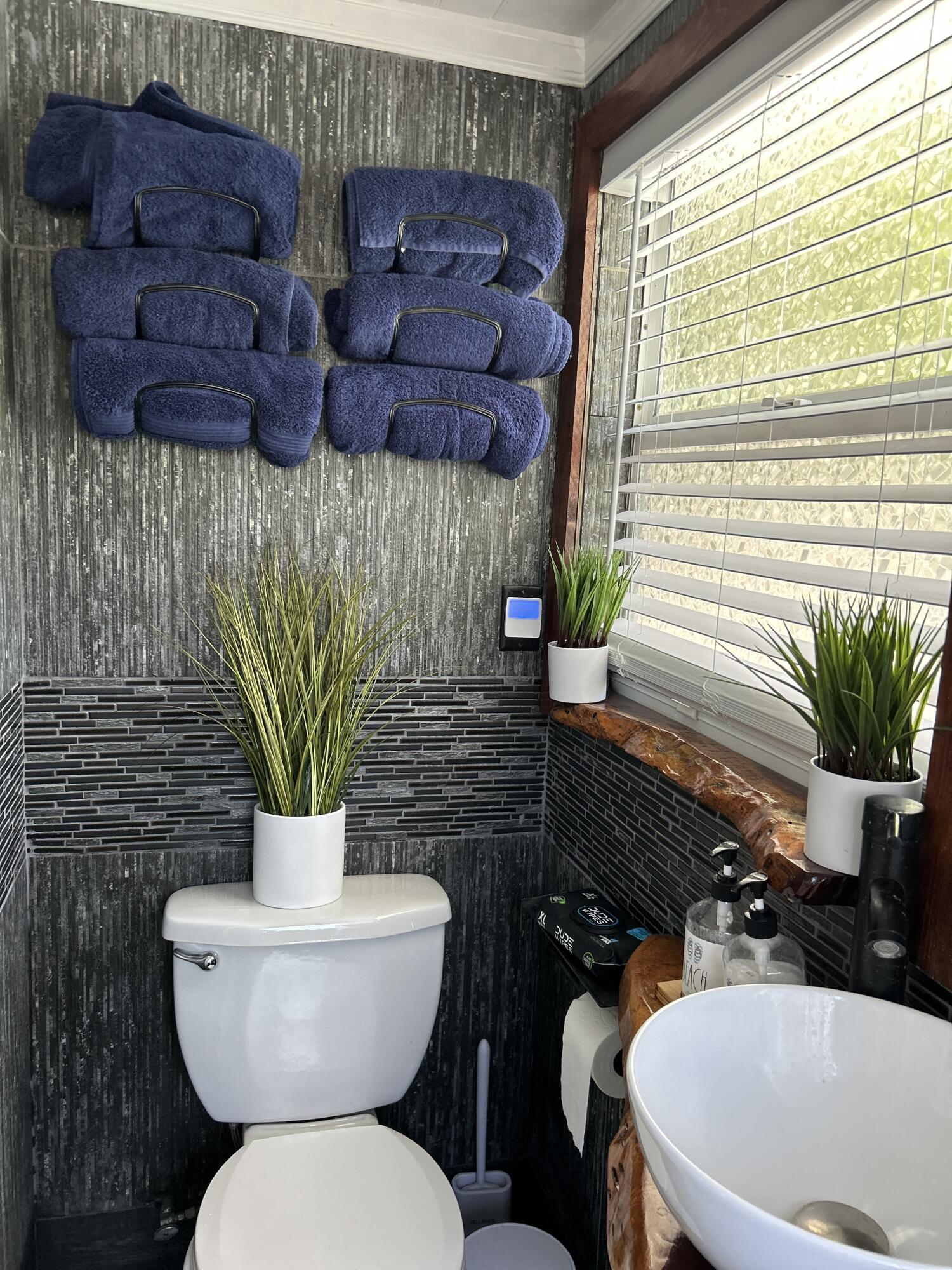 124 South Bay Harbor Drive Key Largo, FL 33037 - Photo 27 of 43 Bath detail