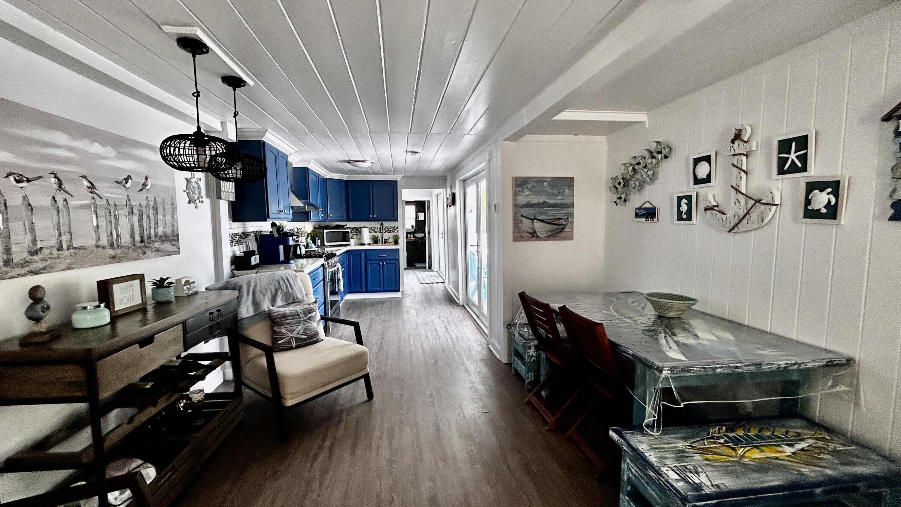 124 South Bay Harbor Drive Key Largo, FL 33037 - Photo 4 of 43 a living room with furniture and a chandelier