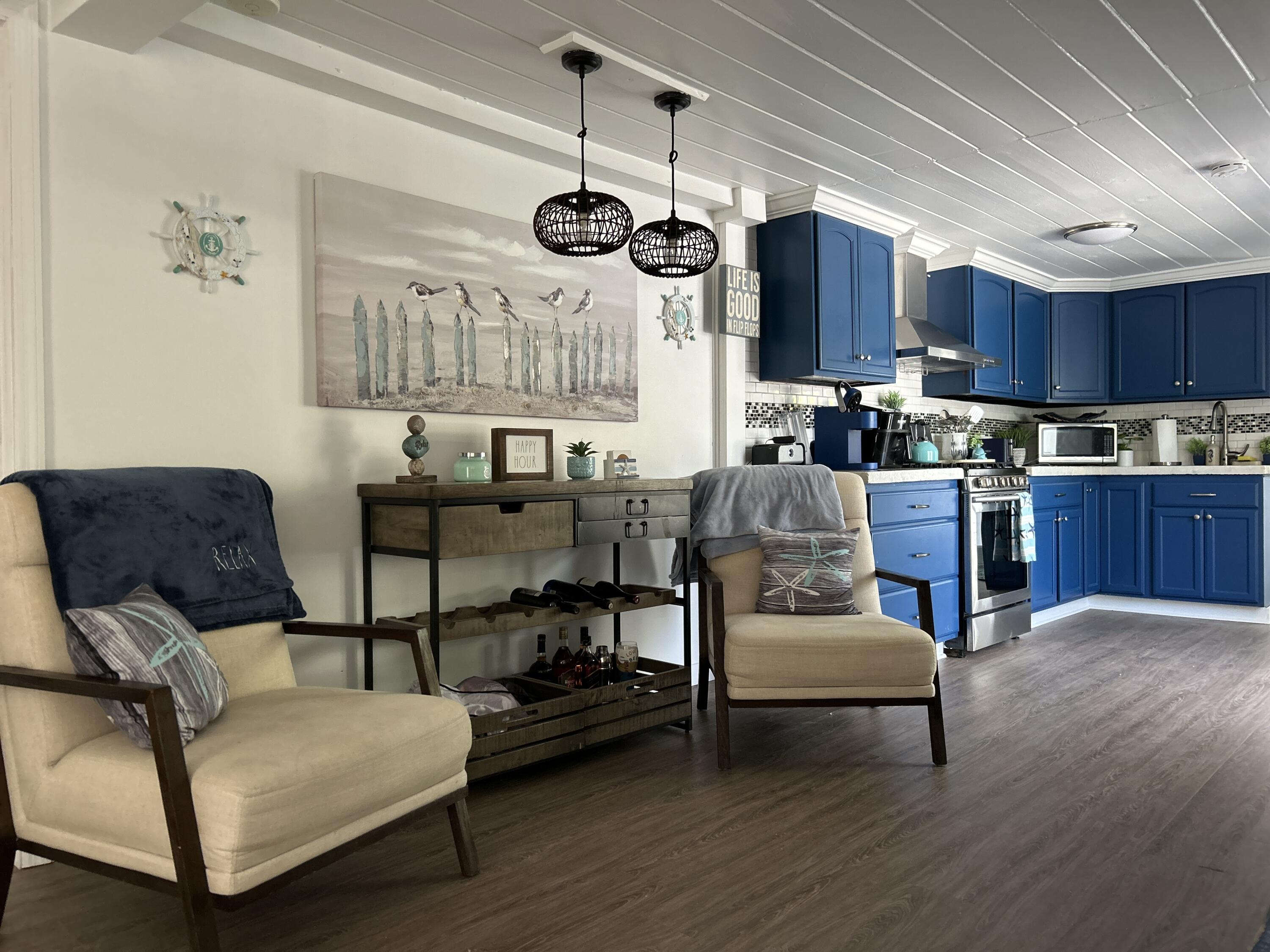 124 South Bay Harbor Drive Key Largo, FL 33037 - Photo 5 of 43 a living room with furniture kitchen and a wooden floor