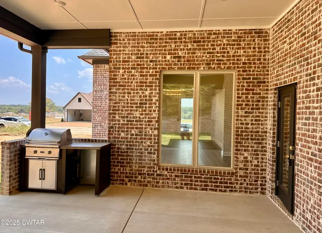 $449,900 | 29 Kings Pond Cove, Jackson, TN 38305