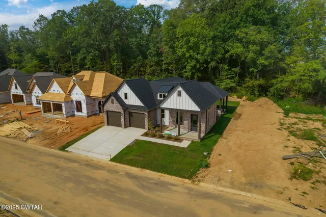 $449,900 | 29 Kings Pond Cove, Jackson, TN 38305