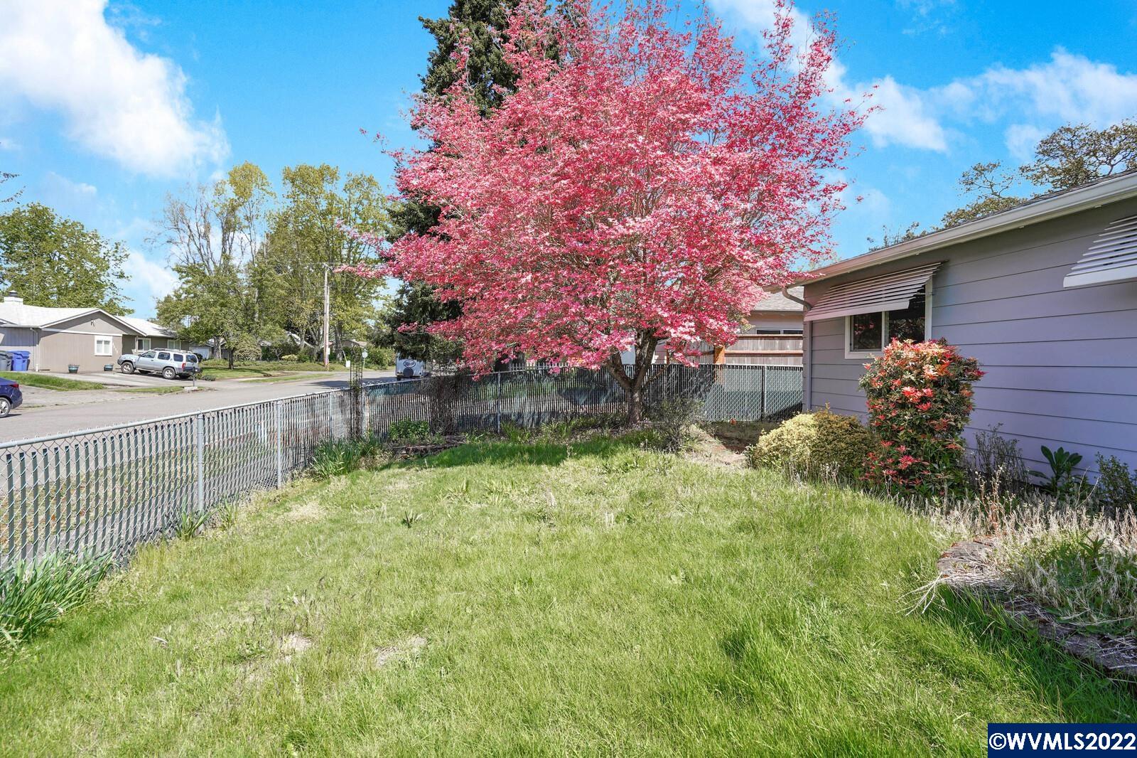 1124 Sharon Loop Southeast Salem, OR 97306 - Photo 5 of 32