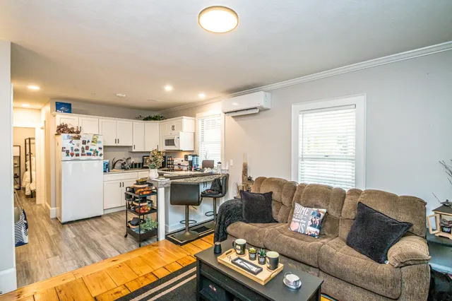 $1,595,000 | 3465 White Mountain Highway, Conway, NH 03860