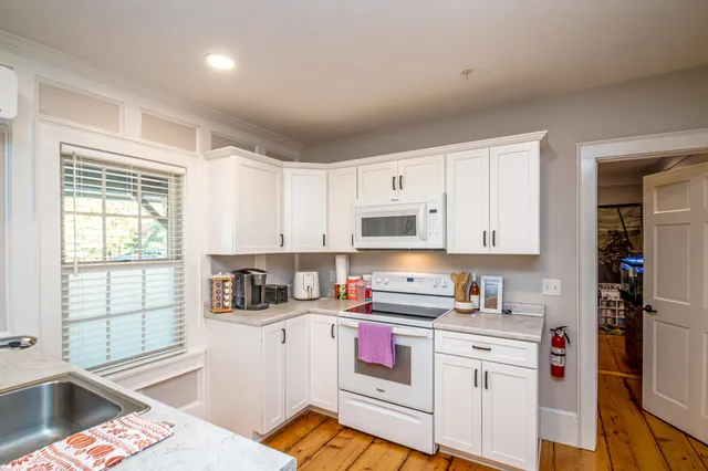 $1,595,000 | 3465 White Mountain Highway, Conway, NH 03860