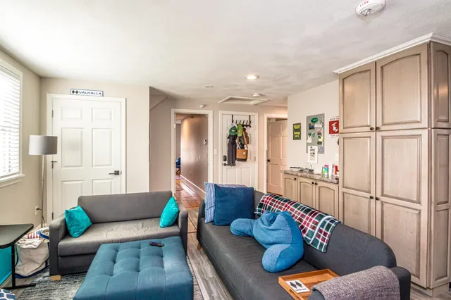 $1,595,000 | 3465 White Mountain Highway, Conway, NH 03860